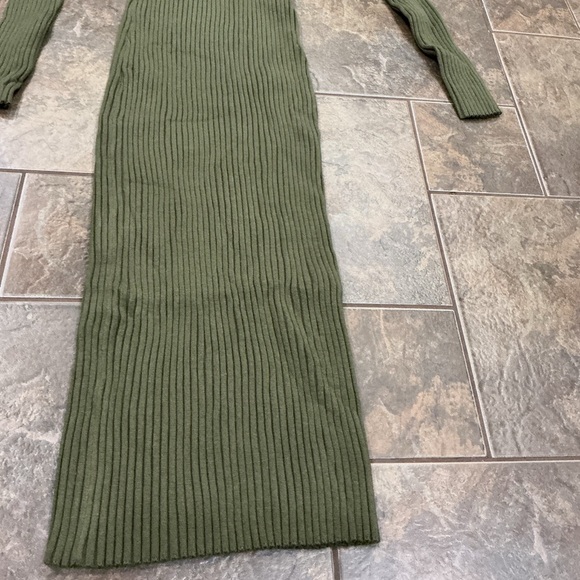 ❄3/$26 Xmas sale❄ Elegant Army Green Ribbed Knit Dress - Picture 3 of 3